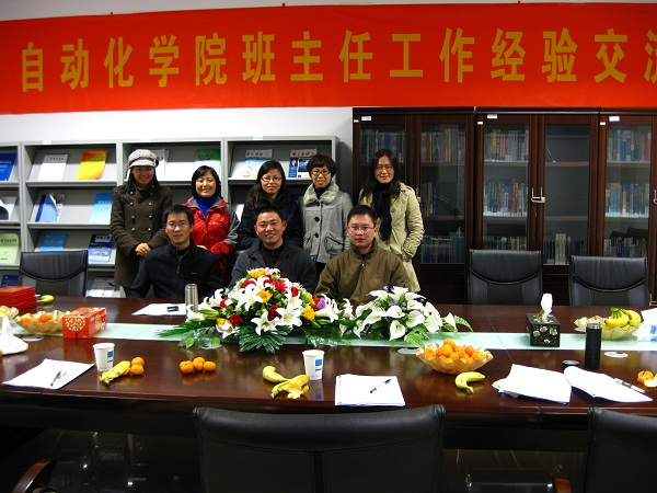 自拍偷拍
举办班主任工作经验交流会