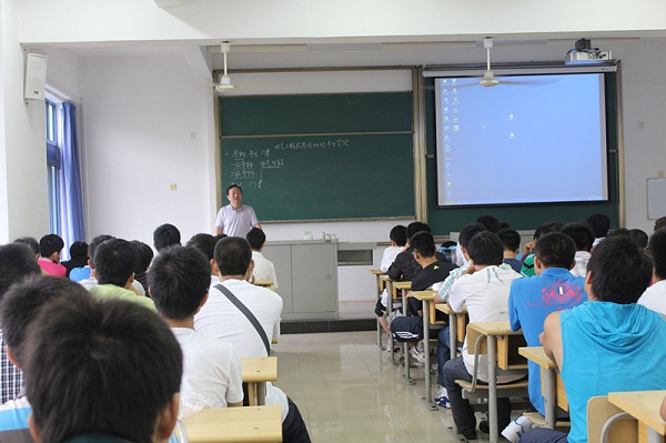 自拍偷拍
2011级新生入学教育圆满结束3