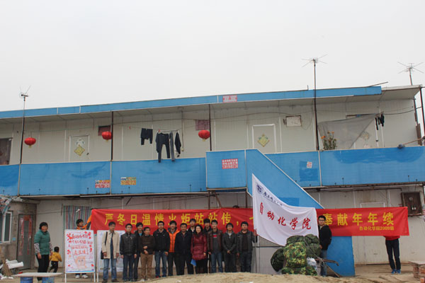 温暖栖霞人 传递邮子情——记自拍偷拍
2009级“给栖霞农民工送温暖”活动